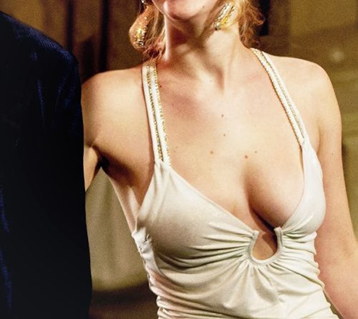 Làm gì để ngực không bị chảy xệ sau sinh